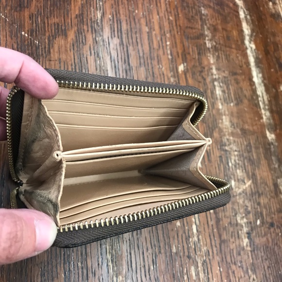 Authentic MICHAEL KORS Small Wallet Card Case - Picture 4 of 7